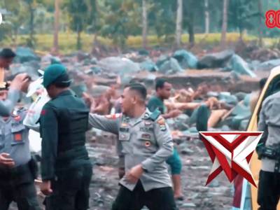 "Bantuan Kemanusiaan Polri Untuk Korban Banjir Bandang Mauponggo, NTT "