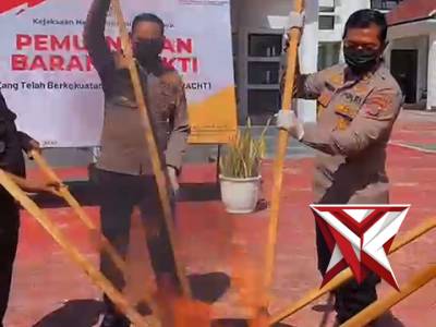 Polres MBD bersama kejaksaan negri MBD melaksanakan kegiatan pemusnahan Barang bukti - PoliceTube