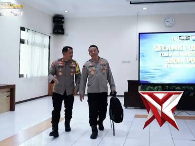 Kapolres Probolinggo Tekankan Profesionalisme dan Integritas dalam Anev Rojianstra SSDM Polri - PoliceTube