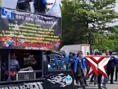 Polrestabes Bandung Pengamanan Unjuk Rasa Buruh Di Kota Bandung - PoliceTube