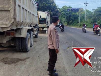 Pos Sore Penyekatan Truck - PoliceTube