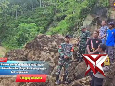 Kapolsek Tegalombo dan anggota pantau jalan desa yg terdampak longsor di Ds. Pucangombo - PoliceTube