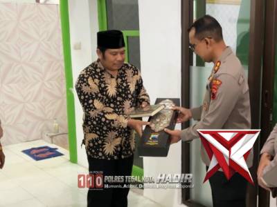 Polres Tegal Kota Berbagi Di Masjid AL Ikhlas - PoliceTube
