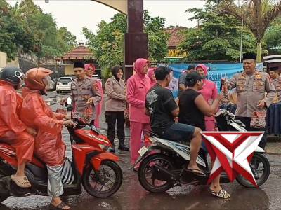 BERBAGI TAKJIL GRATIS - PoliceTube