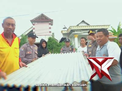 Pemberian Bantuan Material Bangunan Kepada Warga Terdampak Bencana Alam Puting Beliung - PoliceTube