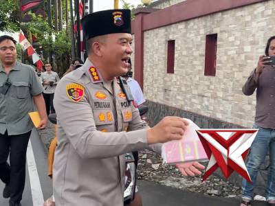 Pembagian takjil dan buka puasa bersama Kapolresta Banyumas dengan Cipayung Plus