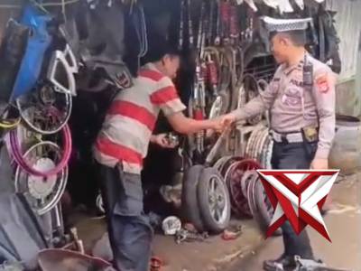 Satuan Lalu Lintas Polresta Bandung melaksanakan kegiatan imbauan kepada para penjual knalpot - PoliceTube