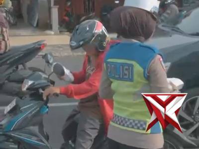 Humanis di Bulan Ramadhan, Satlantas Polresta Bengkulu Edukasi dan Berbagi

Satuan Lalu Lintas Polre