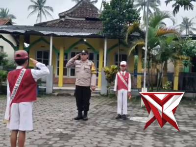 Upacara Bendera di SDN 02 Panggungrejo