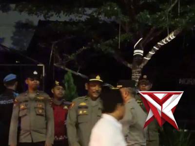 Patroli skala besar - PoliceTube