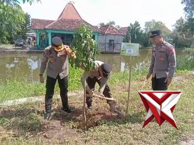 Giat penanaman pohon - PoliceTube