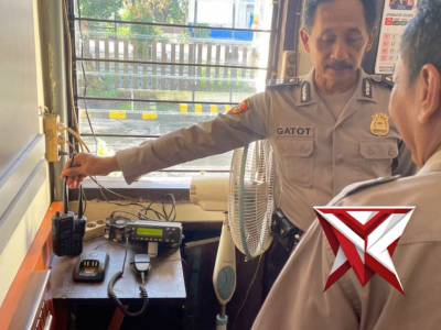 Pelaksanaan serah terima piket penjagaan - PoliceTube