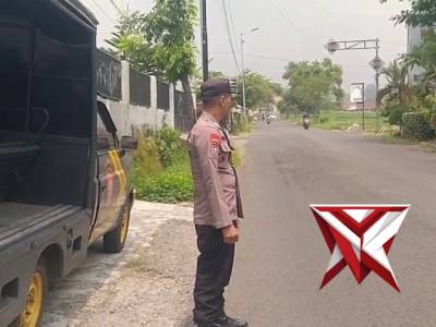 Patroli pantau jalur wisata wilkum Polsek Gondang Desa Padi, Kec. Gondang. - PoliceTube
