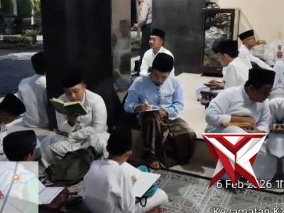 Antar Jemput Santri Yang akan Khataman di Masjid Polres Malang - PoliceTube