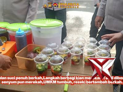 Kapolda Bengkulu Bersama PJU dan Kapolres/ta Jajaran Borong Takjil, Hidupkan UMKM Ramadan  Sebagai w