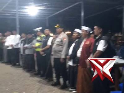 Kapolsek Turen Polres Malang Kompol Irwan Tjatur Memberi Arahan - PoliceTube