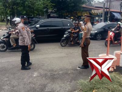 Polsek Gayungan bersama Taruna Akpol Laksanakan Pengaturan Lalin