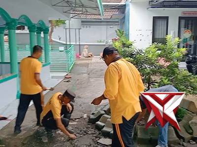 Bersihkan Tempat Ibadah Polsek Turen Polres Malang - PoliceTube