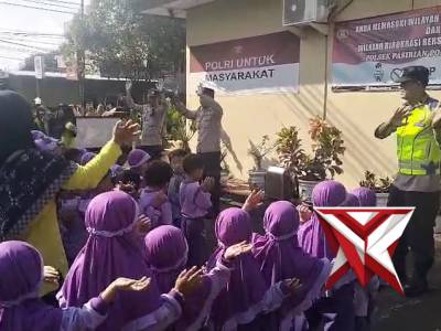 Kunjungan tk Al Uswah Pasirian di mako Polsek Pasirian