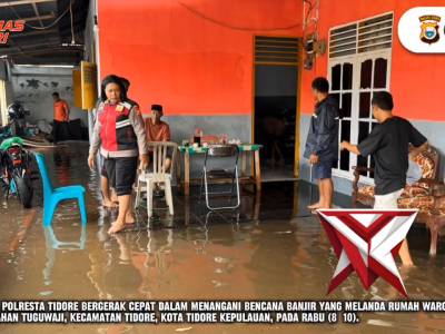 POLRI UNTUK MASYARAKAT
Personel Polresta Tidore Sigap Tangani Banjir di Kelurahan Tuguwaji