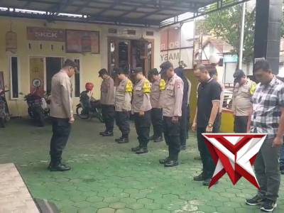 Kapolsek Tajinan pimpin pelaksanaan apel pagi sampaikan atensi pimpinan