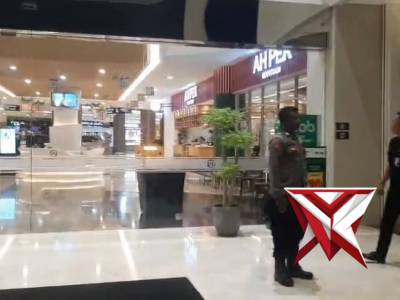 Patroli pusat-pusat perbelanjaan - PoliceTube