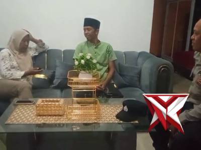 Anggota Polsek Sumbersuko Laksanakan Dialogis Bersama Warga untuk Pererat Sinergi dan Jaga Kamtibmas
