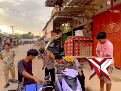 Bhabinkamtibmas Polsek Tungkal Jaya Sebagai Penolong Masyarakat - PoliceTube