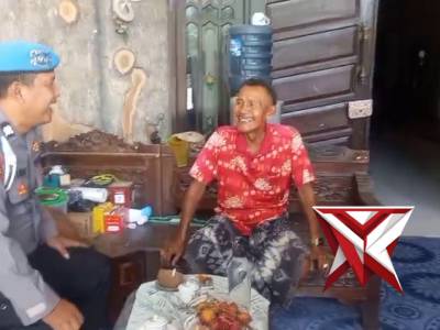 Polsek Ujungpangkah Patroli Dialogis Bersama Warga Gosari - PoliceTube
