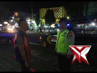 Patroli malam adalah kegiatan preventif rutin yang dilakukan kepolisian untuk menjaga keamanan - PoliceTube