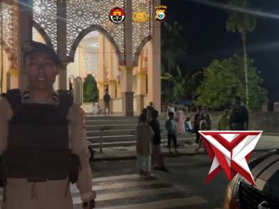 Satsamapta polres haltim melaksanakan pengaturan menjelang ibadaha tarawi - PoliceTube