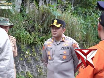 Peninjauan Langsung Kapolres Probolinggo di lokasi tanah longsor - PoliceTube