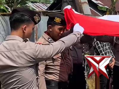 Pemakaman Almarhum Bripda M. Hanafi, Anggota Polres Hulu Sungai Tengah - PoliceTube