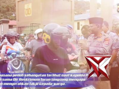 Tebar Berkah Ramadhan, Kapolda Papua dan Dir Reskrimum Turun Langsung Bagikan Takjil kepada Warga - PoliceTube