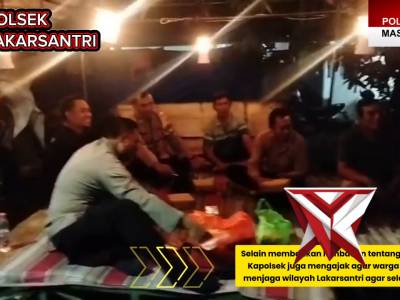 Polsek Lakarsantri melakukan giat cangkrukan bersama warga