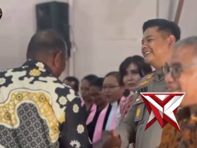 Kapolres Buru Selatan Gelar Minggu Kasih di Gereja Zoar Desa Waenalut - PoliceTube