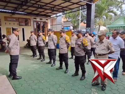 Iptu Alek Andri Wijaya, S.H., selaku Kapolsek Tajinan pimpin pelaksanaan apel pagi - PoliceTube
