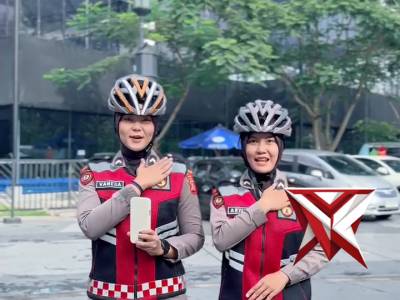 Patroli Sepeda dan Dialogis oleh anggota Polwan Sat Samapta Polrestabes - PoliceTube