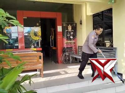 KURVE DI MAPOLSEK DUKUNG GERAKAN INDONESIA ASRI - PoliceTube