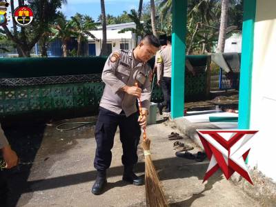 Polresta Barelang Mendukung Gerakan Indonesia Asri Di Wilayah Polsek Nongsa Bersama Forkopimcam - PoliceTube