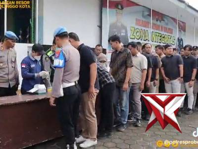 Cegah Penyalahgunaan Narkoba, Seluruh Anggota Polres Probolinggo Kota Jalani Tes Urine - PoliceTube