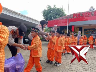 KUNJUNGAN TK DHARMA WANITA SAWOO - PoliceTube