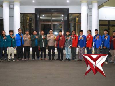 Audiensi Dan Buka Bersama Kapolres Nganjuk Dengan Himpunan Mahasiswa Kab.Nganjuk - PoliceTube