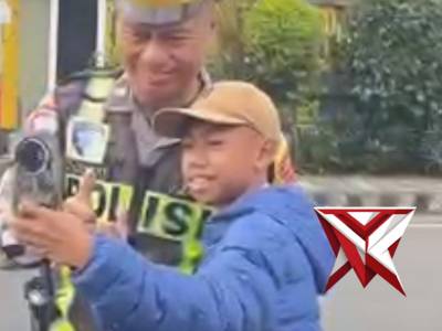 KBO Satlantas Polres Kepahiang Ipda Noviana memberikan himbauan keselamatan kepada penyandang Disabi - PoliceTube
