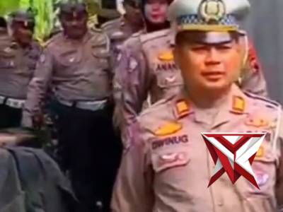 Sat Lantas Polresta Banyumas melaksanakan kegiatan bantuan sosial di Mushola Assofat Desa Gandatapa, - PoliceTube