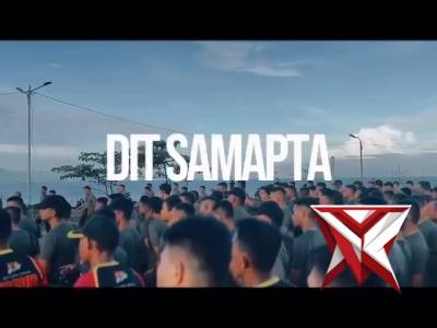 Personil Dit Samapta Polda Sulut melaksanakan kegiatan Kurve bersama di Pantai.