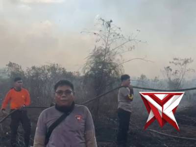 Laporan situasi terkini tim karhutla Polres Kubu Raya di lokasi Punggur Kecil kec Sungai Kakap - PoliceTube