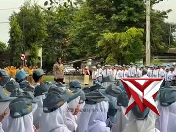 Pembinaan kepada para pelajar di SMA N 1 Kota Tegal - PoliceTube