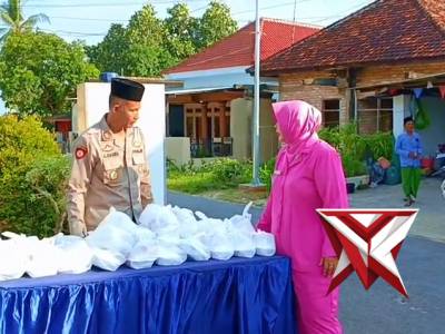 Polsek Dungkek Berbagi takjil