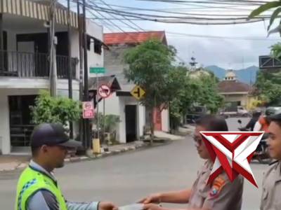 Indahnya Kebersamaan dan Saling Berbagi - PoliceTube